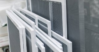 Москитные сетки на пластиковые окна Кропоткин купить по цене от 948 руб.